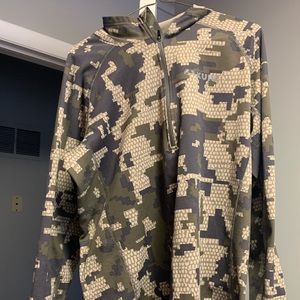 Men’s KUIU 1/2 zip base layer medium!